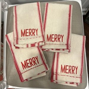 4 Christmas napkins. Brand new! Never used